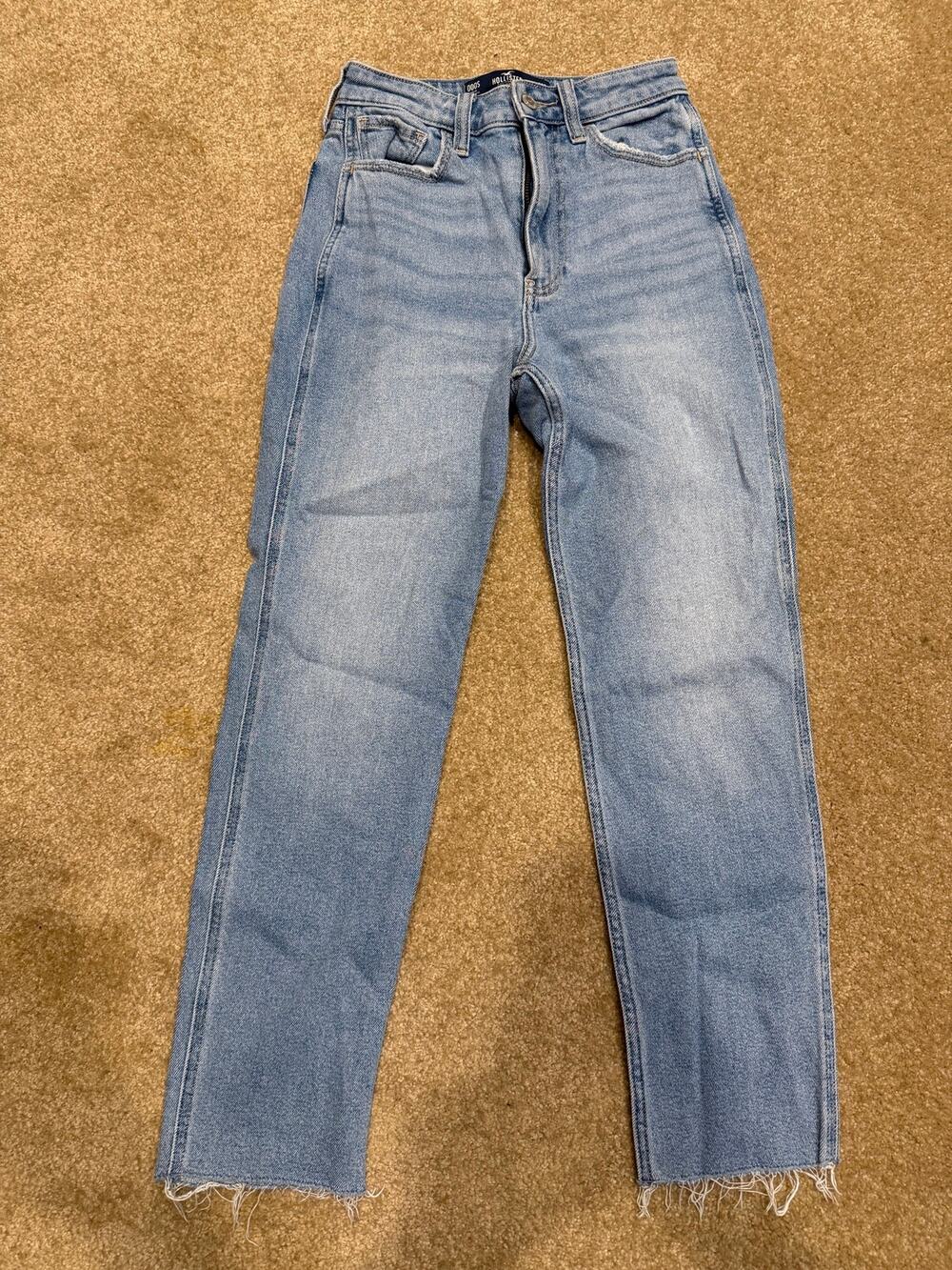 Women’s Hollister Ultra High Rise Mom Jean Size 000S/W23S